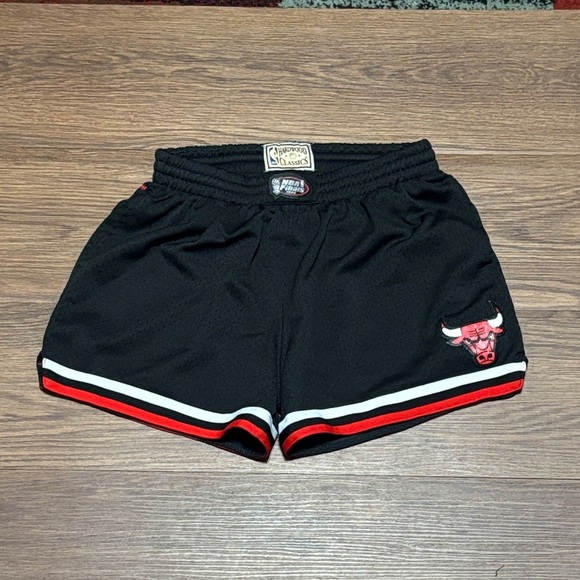 🔥🔥🔥Mitchell & Ness Men Chicago Bulls Retro Shorts – Size: Medium🔥🔥🔥 - Picture 1 of 9